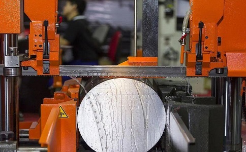 工业园区立式金属带锯床切削出现跑带故障解决方法！